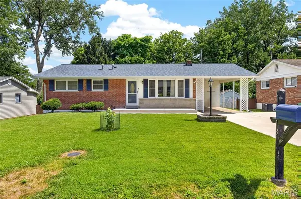 10813 Waycroff Drive, St Louis, MO 63114