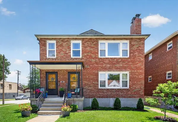 3152 Watson Road, St Louis, MO 63139