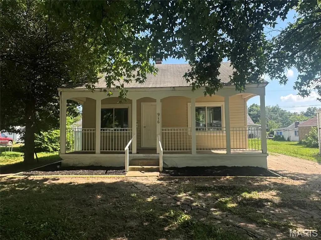 916 E College Avenue, Greenville, IL 62246 - #1