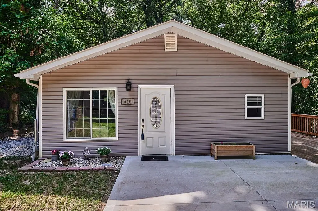 610 Saint Clair Road, Fairview Heights, IL 62208 - #1