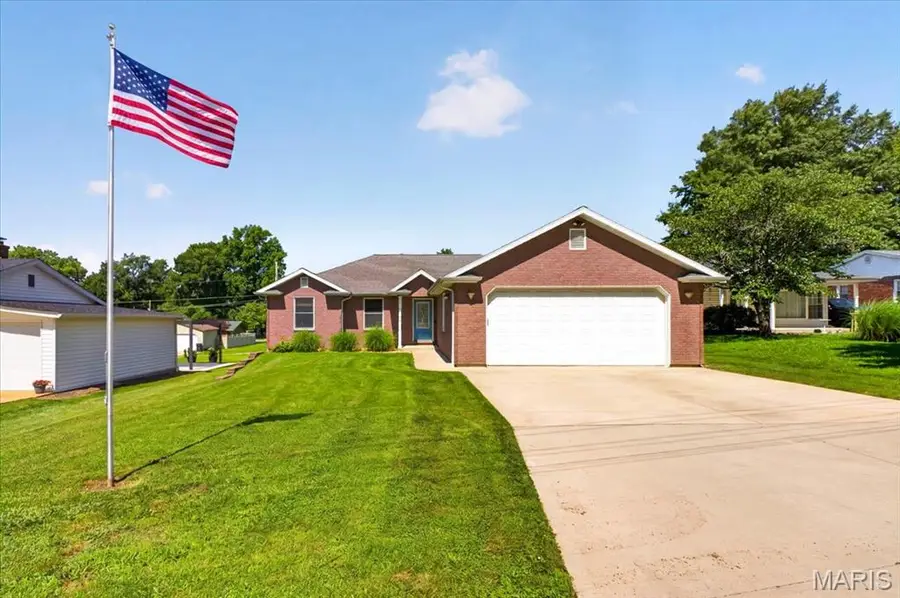 711 Morrison Avenue, Waterloo, IL 62298 - #2