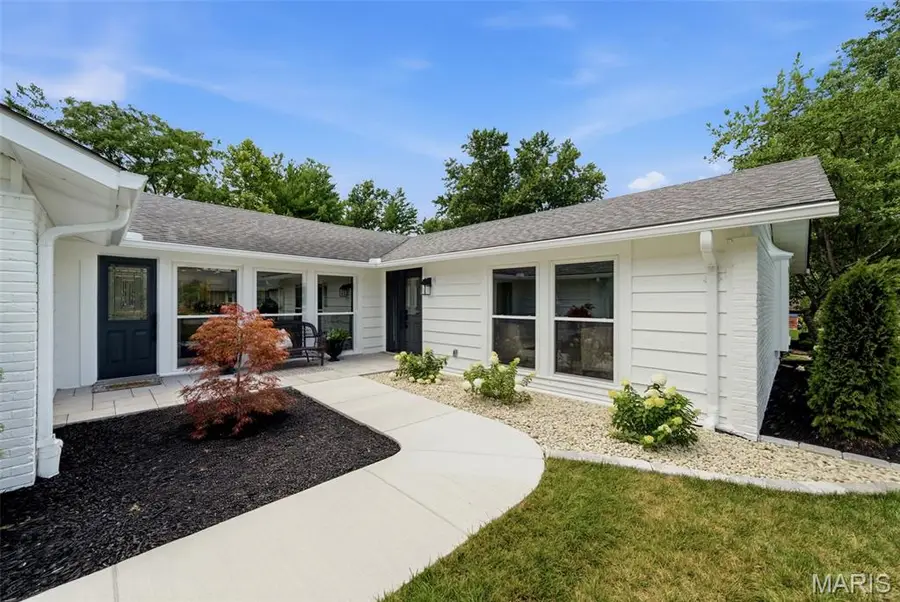 490 Maymont Drive, Ballwin, MO 63011 - #3