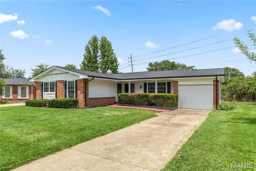 2390 Grassland Dr, Florissant, MO 63033 - #2