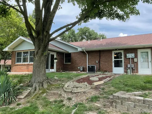 4 Latzer, Highland, IL 62249