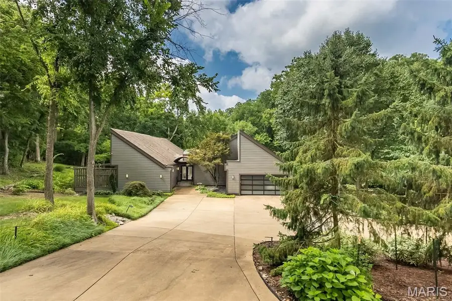 12420 Robyn Road, Sunset Hills, MO 63127 - #2