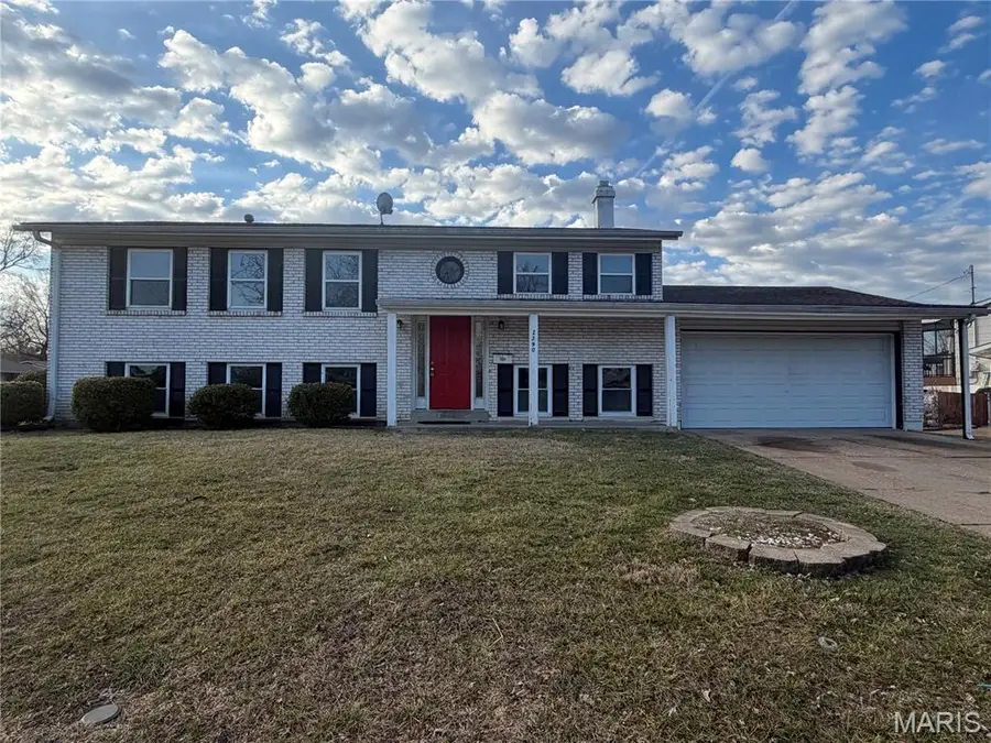 2290 Montagne Drive, Florissant, MO 63033 - #2