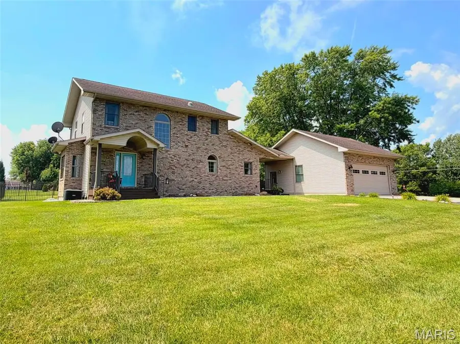 7721 Walsh Road, Godfrey, IL 62035 - #2