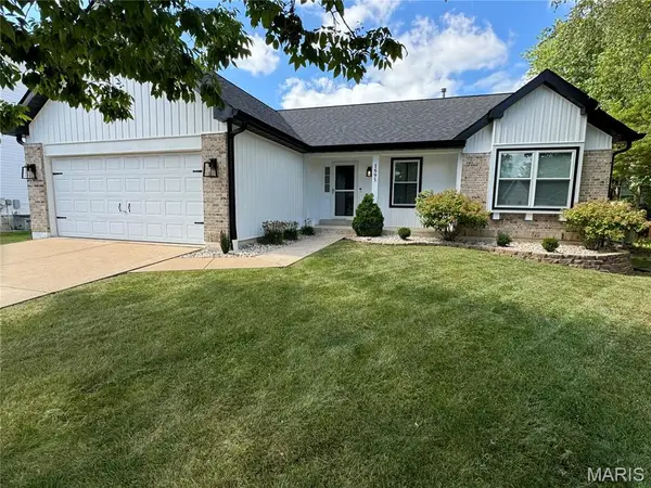 1895 Lunenburg Drive, St Peters, MO 63376