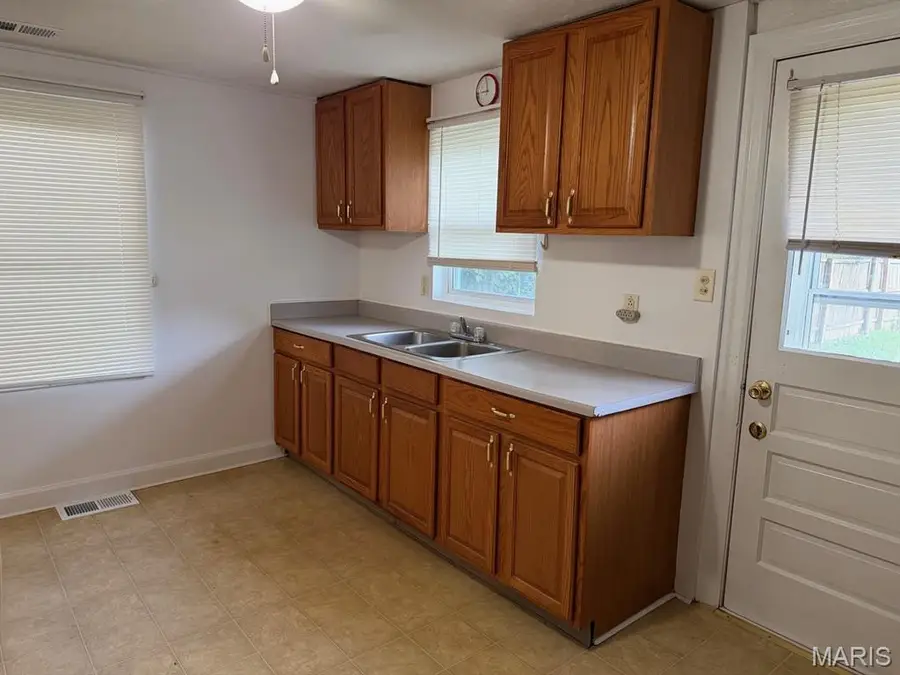 612 S 21st Street, Belleville, IL 62226 - #2