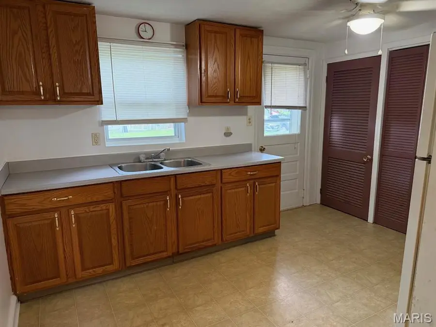 612 S 21st Street, Belleville, IL 62226 - #3