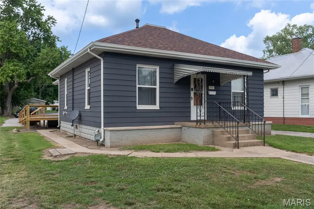 511 Washington Street, Du Quoin, IL 62832 - #1
