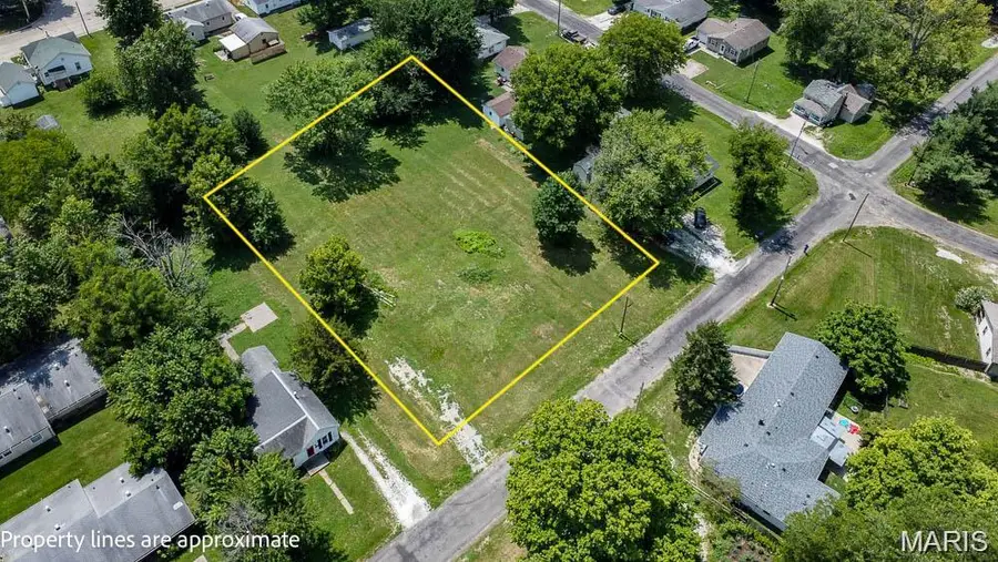 404 Lott, Jerseyville, IL 62052 - #2