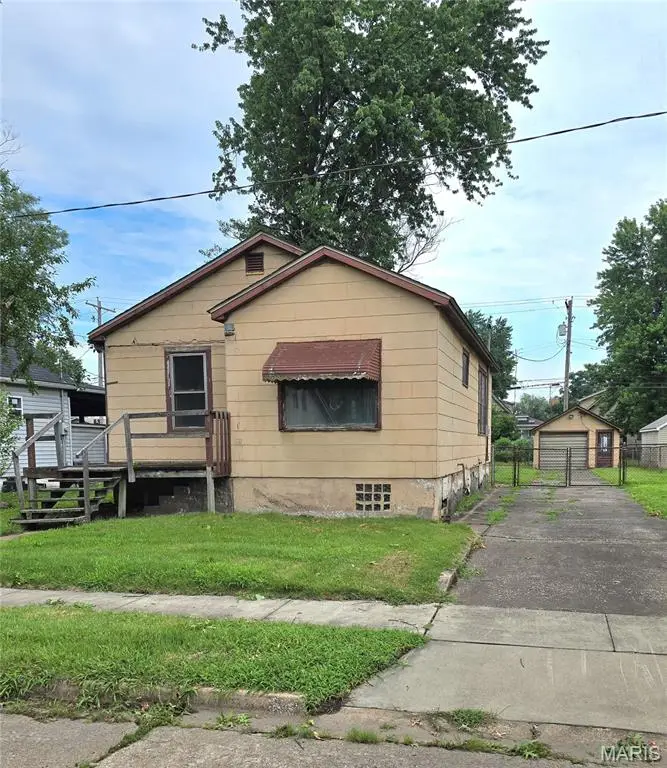 2327 E 25th Street, Granite City, IL 62040 - #2