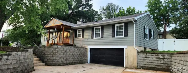 216 Hillsdale Drive, Ballwin, MO 63011