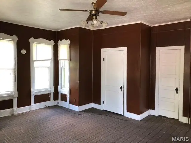 306 W Prairie Street, Jerseyville, IL 62052 - #3