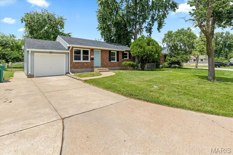 9353 Laramie Drive, Bellefontaine Neighbors, MO 63137 - #2
