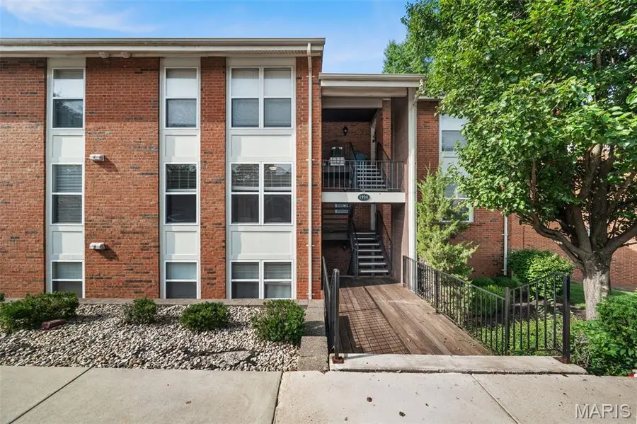 1934 Greenpoint Drive #203, Kirkwood, MO 63122 - #2