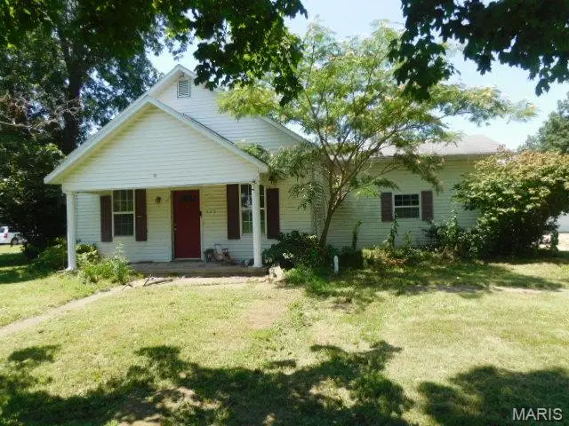 523 N Monroe Street, Kinmundy, IL 62854 - #1