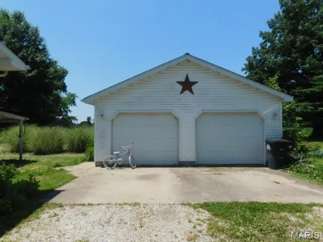 523 N Monroe Street, Kinmundy, IL 62854 - #2
