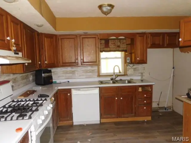 523 N Monroe Street, Kinmundy, IL 62854 - #3