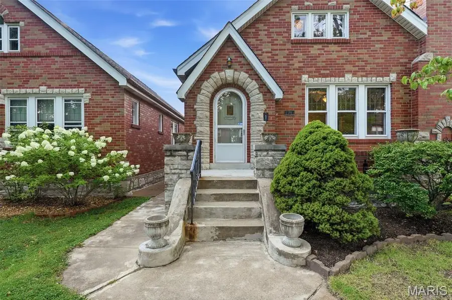6341 Bancroft Avenue, Saint Louis, MO 63109 - #3