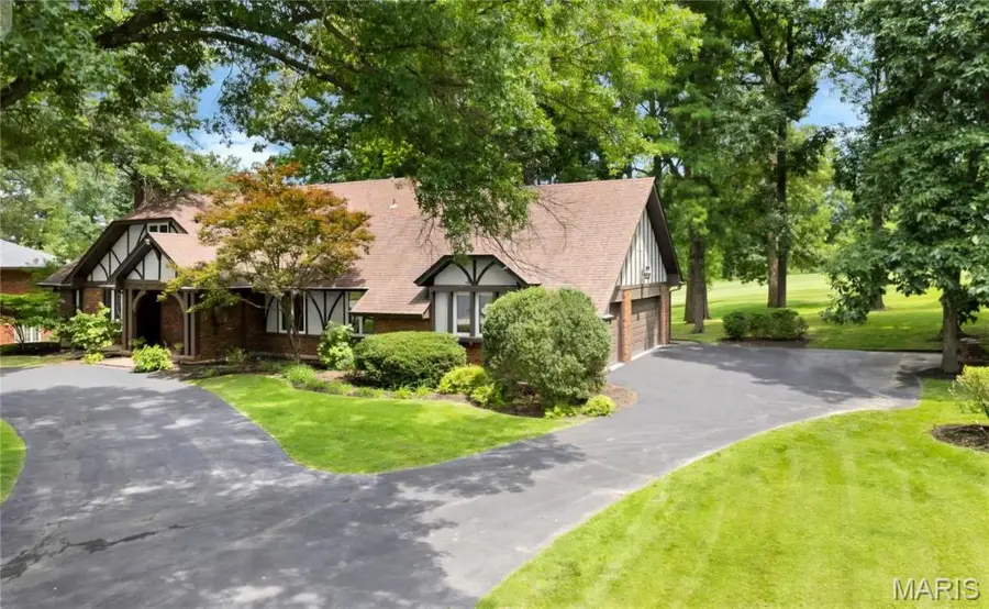 56 Meadowbrook Country Club Estate, Ballwin, MO 63011 - #2