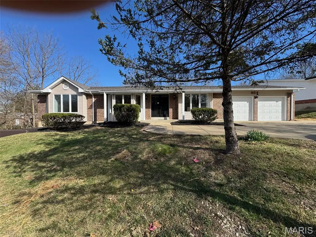 924 Fernview Drive, Creve Coeur, MO 63141 - #1