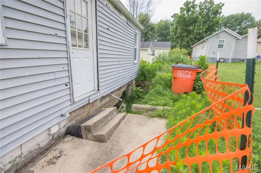 415 N Locust Street, Vandalia, IL 62471 - #2
