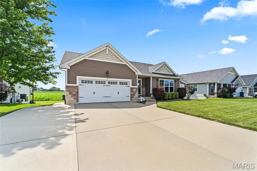720 W 5th Street, Saint Jacob, IL 62281 - #2