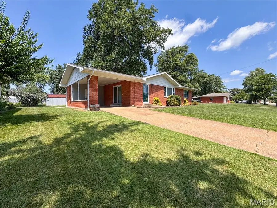 915 Circle Drive, Red Bud, IL 62278 - #2