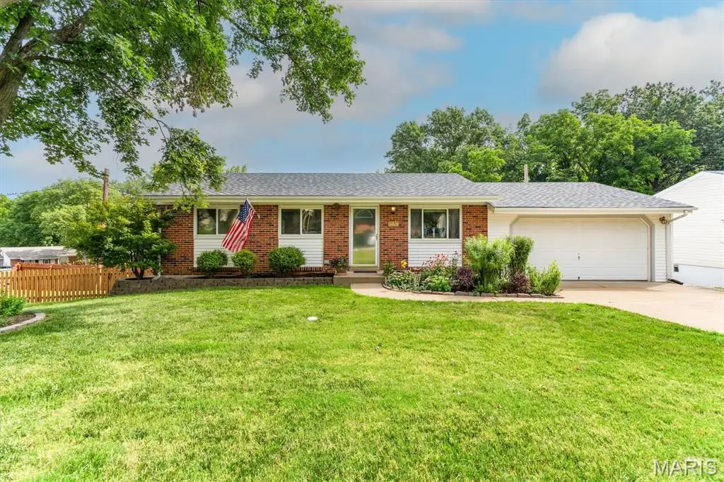 3731 Calef Drive, Saint Louis, MO 63125 - #1