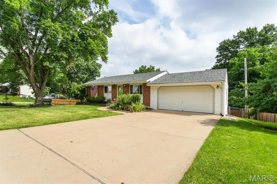 3731 Calef Drive, Saint Louis, MO 63125 - #3