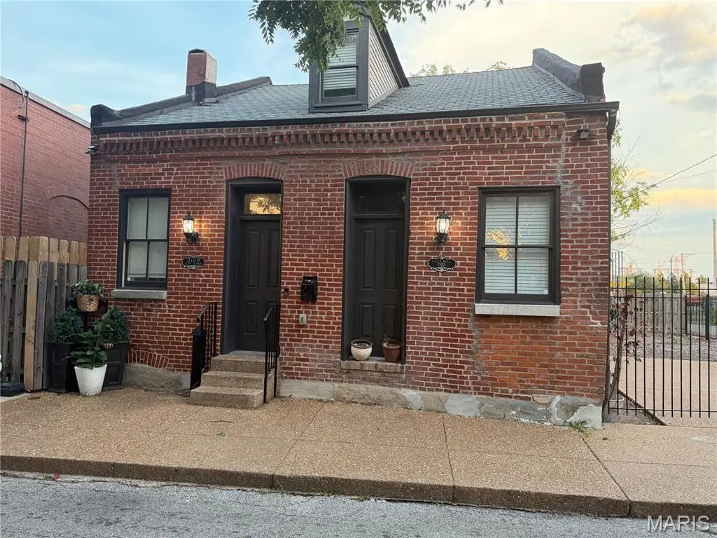2106 S 8th Street, Saint Louis, MO 63104 - #1