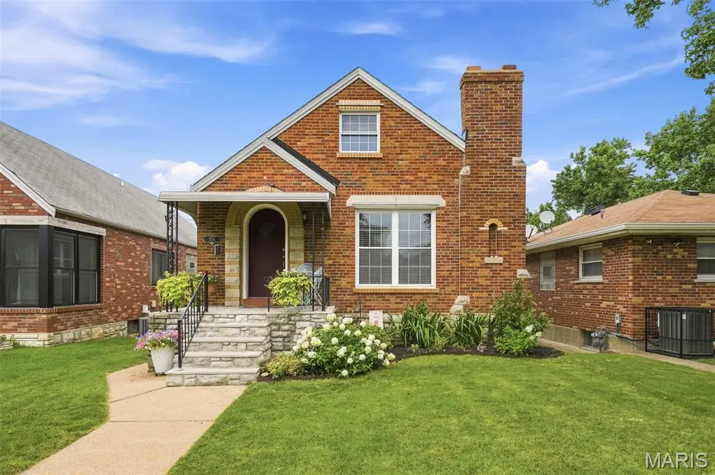 5701 Tholozan Avenue, Saint Louis, MO 63109 - #1