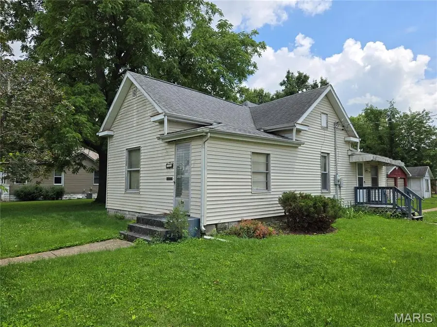 700 Montgomery Street, Staunton, IL 62088 - #2