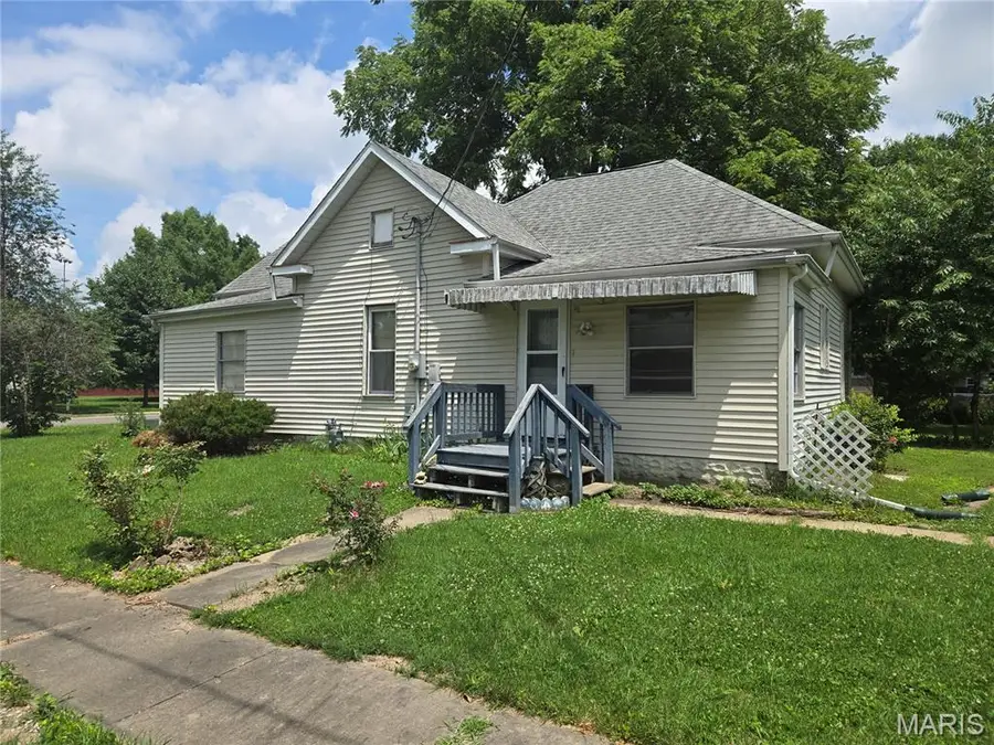 700 Montgomery Street, Staunton, IL 62088 - #3