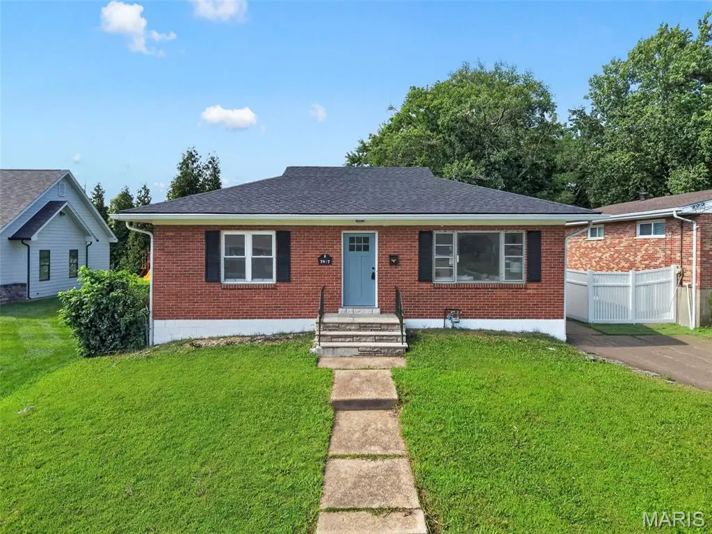 7917 Hicks Avenue, Saint Louis, MO 63117 - #1
