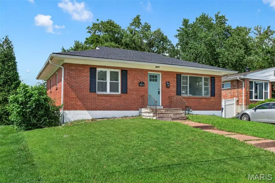 7917 Hicks Avenue, Saint Louis, MO 63117 - #2