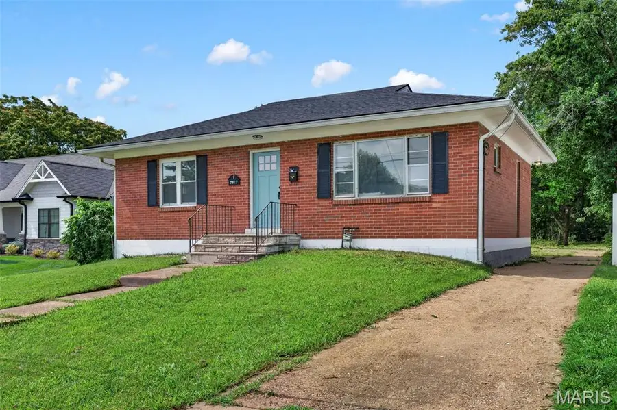 7917 Hicks Avenue, Saint Louis, MO 63117 - #3
