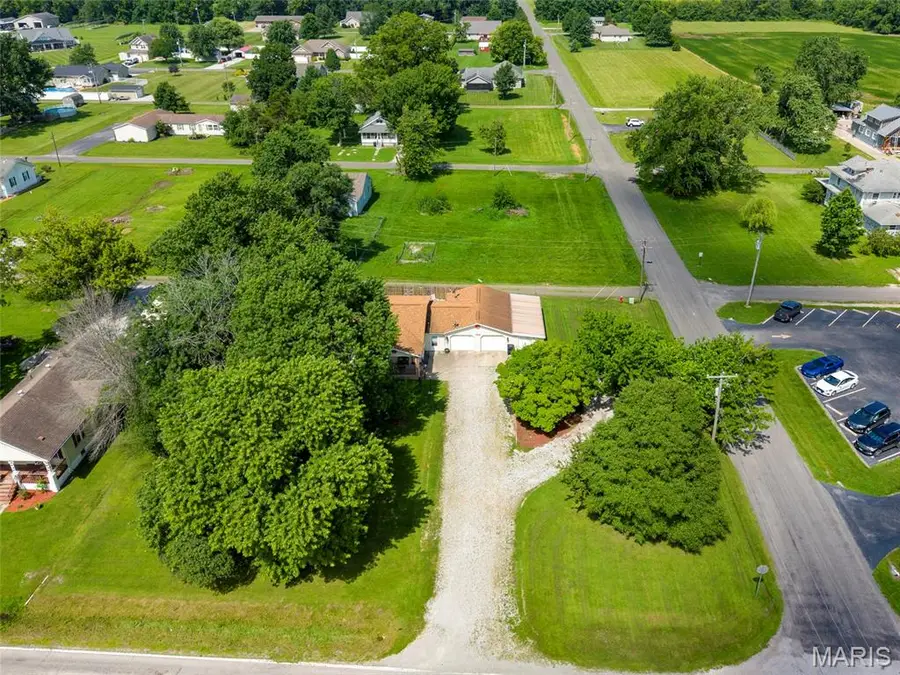 716 Springfield Road, Gillespie, IL 62033 - #2