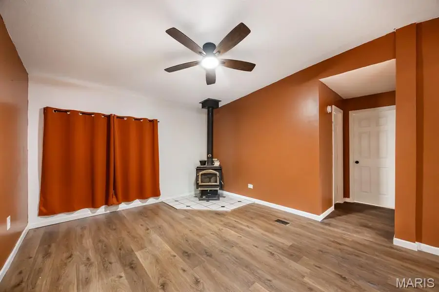 19 S Washington Street, Lenzburg, IL 62255 - #3