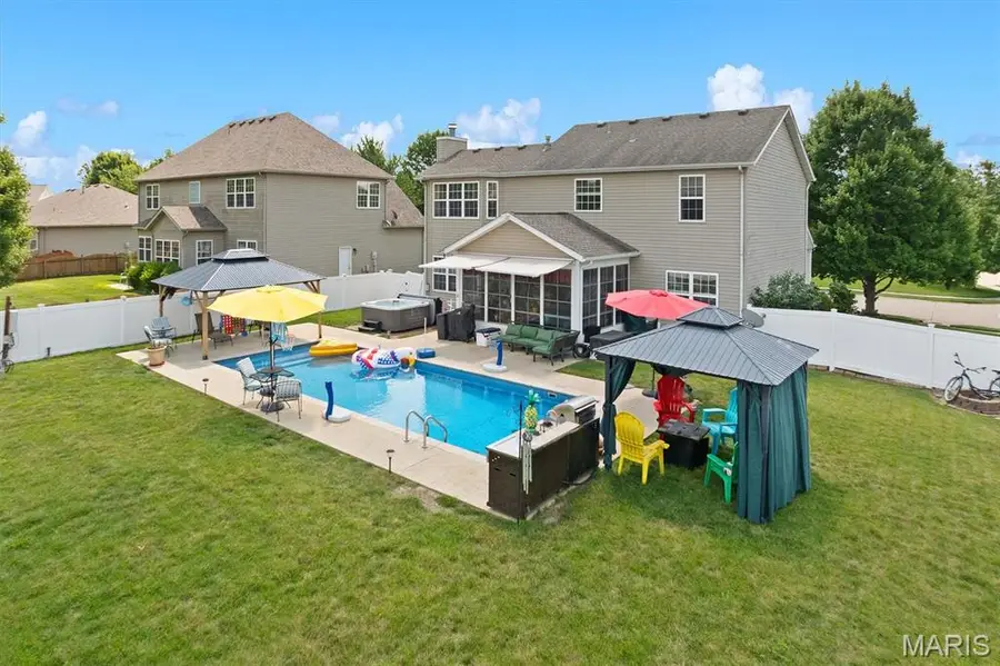 1 E Picketts Crossing, Edwardsville, IL 62025 - #2