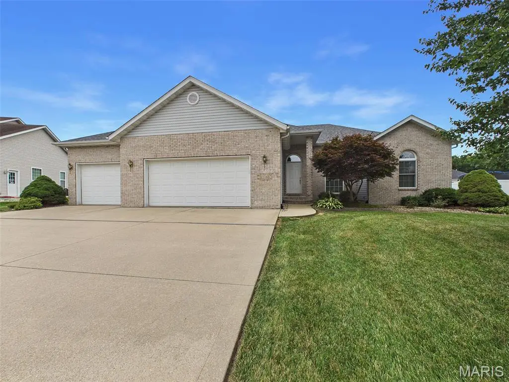 26 Woodcrest Drive, Bethalto, IL 62010 - #1