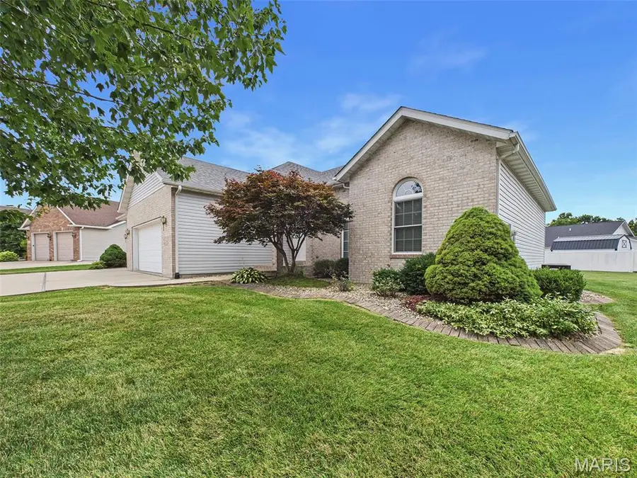 26 Woodcrest Drive, Bethalto, IL 62010 - #2