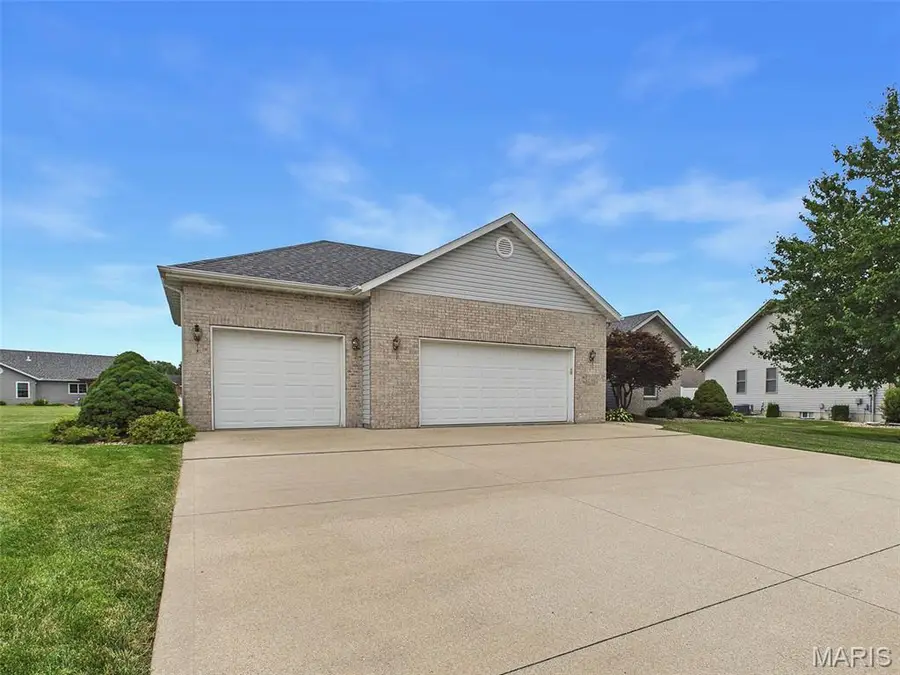 26 Woodcrest Drive, Bethalto, IL 62010 - #3