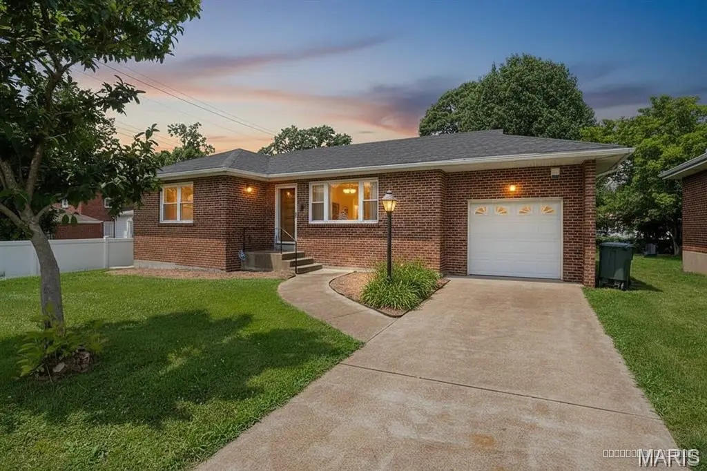 5479 Clifton Avenue, Saint Louis, MO 63109 - #1