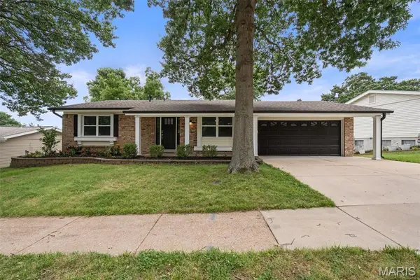 628 Hickory Knoll Court, Ballwin, MO 63021