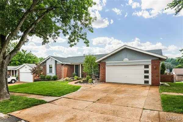 2126 England Town Road, Oakville, MO 63129