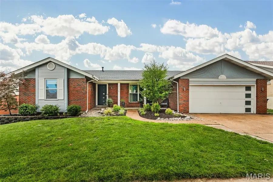 2126 England Town Road, Oakville, MO 63129 - #2