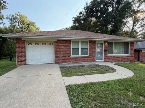 3740 Park Crest Drive, St Louis, MO 63125